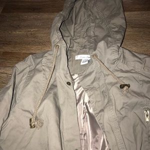 TAUPE WINDBREAKER WITH HOOD